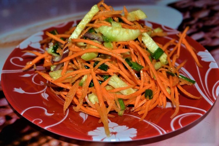 Салат из зелёной редьки с морковью